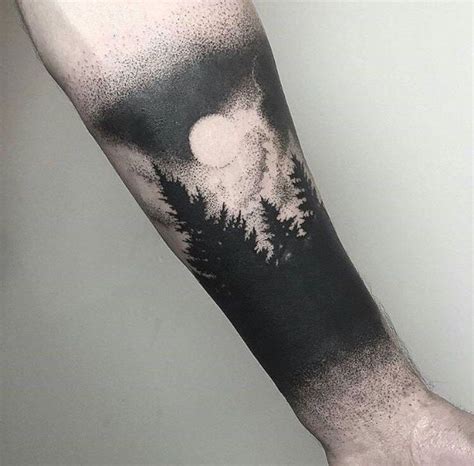 tatuajes de bosques con luna|Negros tatuajes de bosques con luna en 2 zonas del。